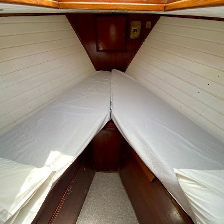 Отель Fantastico Velero En Barcelona Сан-Адриан-де-Бесос Экстерьер фото