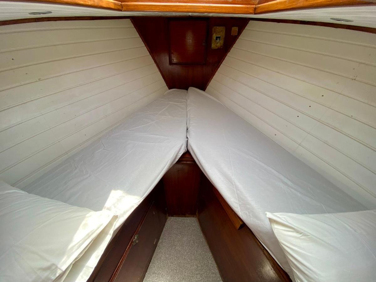 Отель Fantastico Velero En Barcelona Сан-Адриан-де-Бесос Экстерьер фото