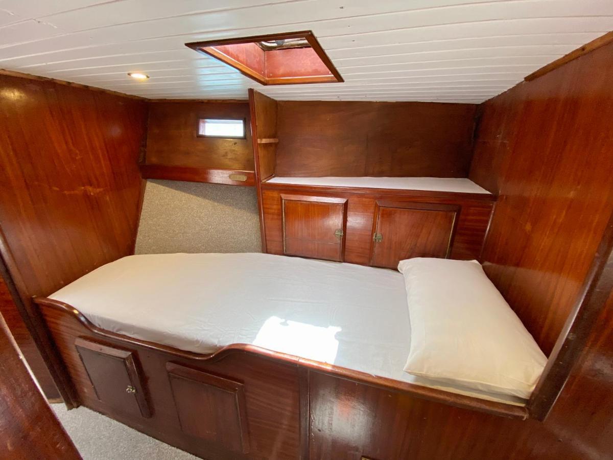 Отель Fantastico Velero En Barcelona Сан-Адриан-де-Бесос Экстерьер фото