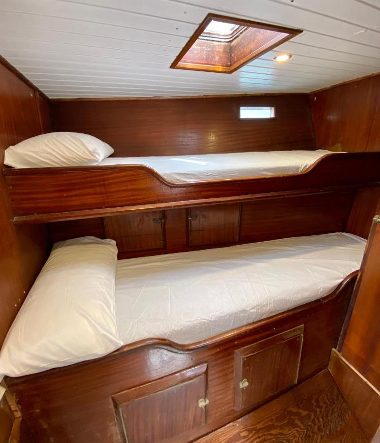 Отель Fantastico Velero En Barcelona Сан-Адриан-де-Бесос Экстерьер фото